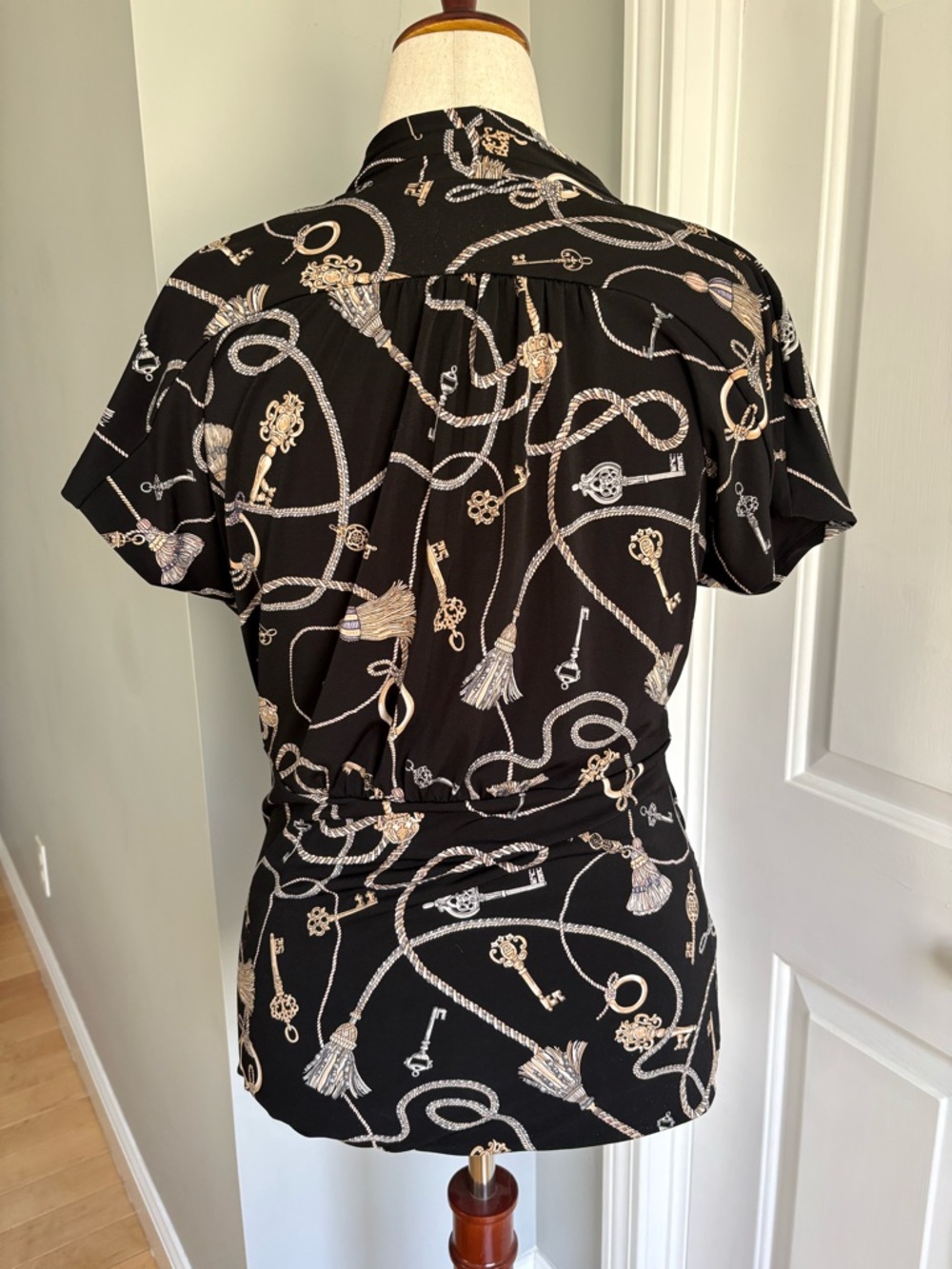 White House Black Market Black V-Neck Key & Rope Print Blouse - Picture 7 of 10